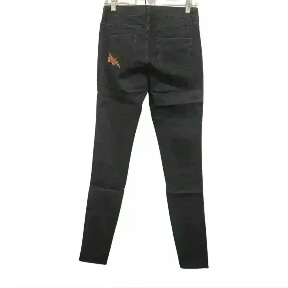 Alloy Apparel Power Stretch Medium Rise Dark Wash Embroidery Detail Skinny Jeans - Picture 2 of 9